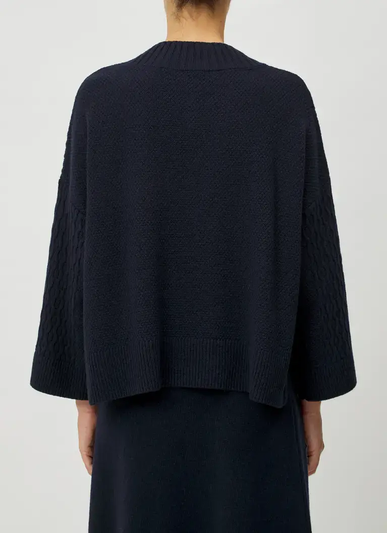 Maerz Muenchen V-Ausschnitt Pullover100% SchurwolleArt. Nr. 347700-399 Räumungsverkauf