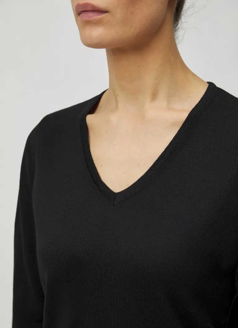 Maerz Muenchen V-Ausschnitt Pullover100% MerinowolleArt. Nr. 300000-595 Saisonale Angebote