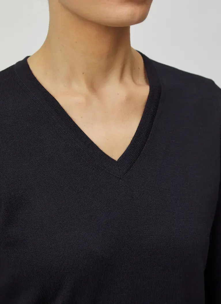 Maerz Muenchen V-Ausschnitt Pullover100% MerinowolleArt. Nr. 300000-399 Räumungsverkauf