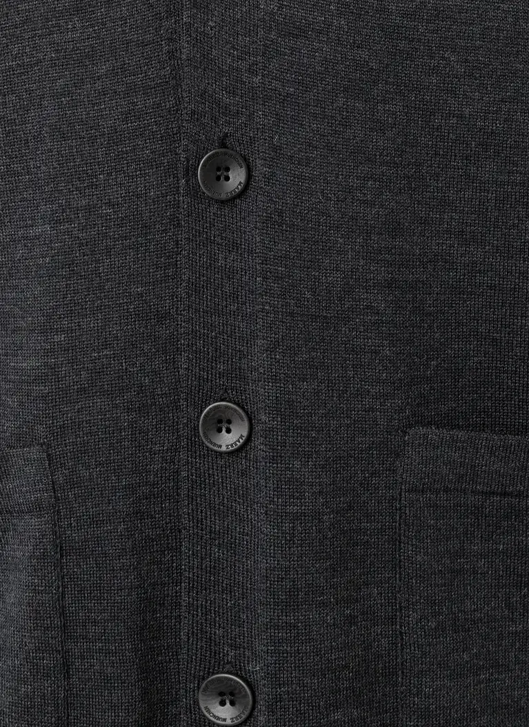 Maerz Muenchen Strick Cardigan100% MerinowolleArt. Nr. 581000-591 Kauf eins, bekomm eins gratis