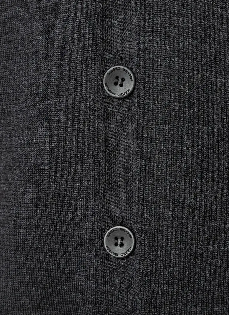 Maerz Muenchen Strickjacke100% MerinowolleArt. Nr. 590800-591 Vierteljährliche Förderung