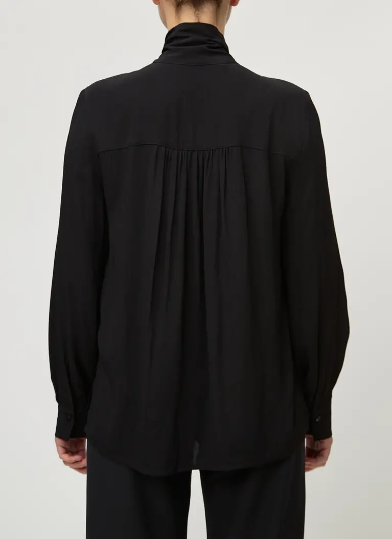 Maerz Muenchen Schluppenbluse100% ViskoseArt. Nr. 119600-595 Osterangebot
