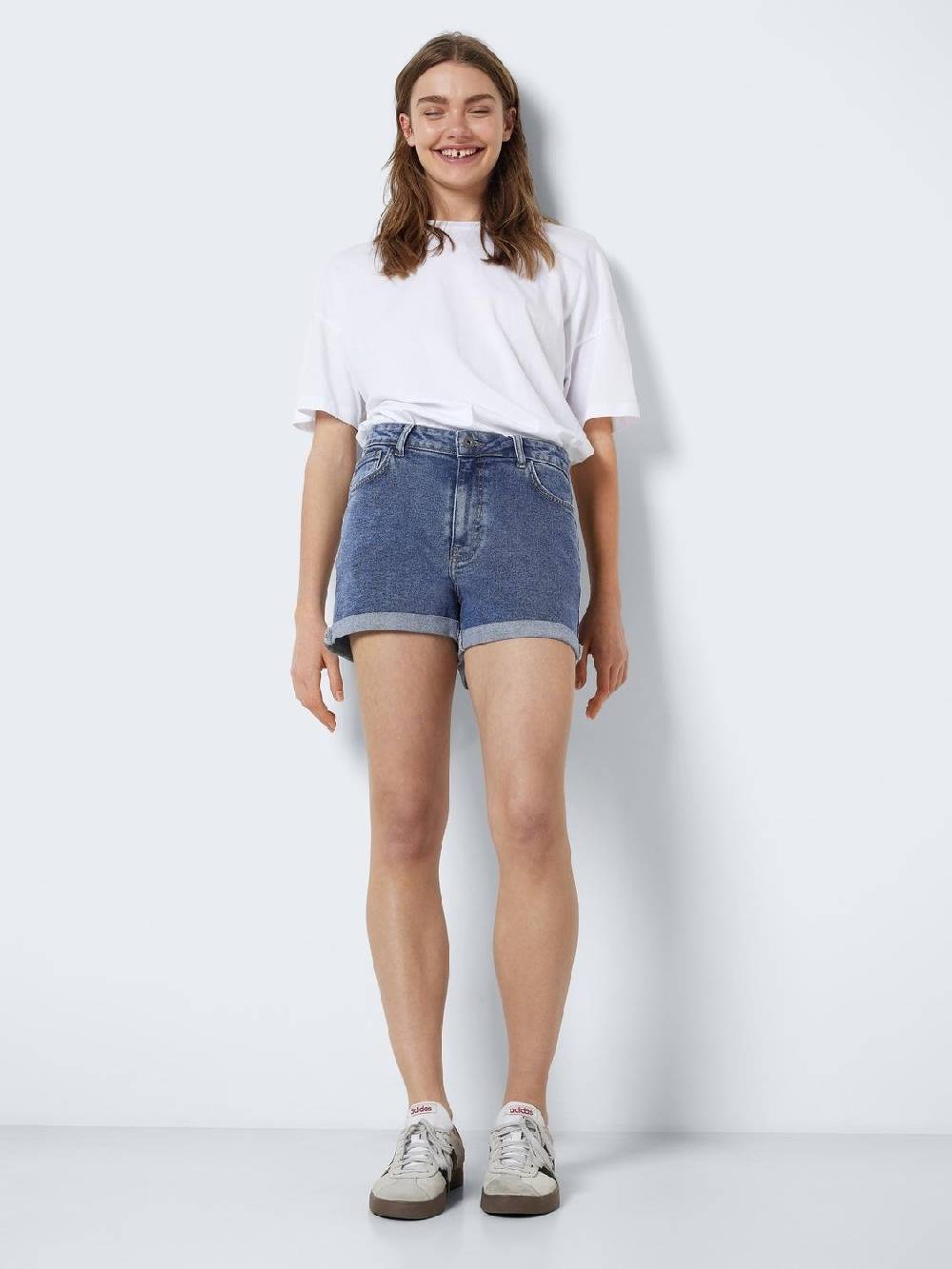 NOISY MAY NMMONI HW SHORTS AZ360 BL NOOS MID BLUE DENIM Nur für heute