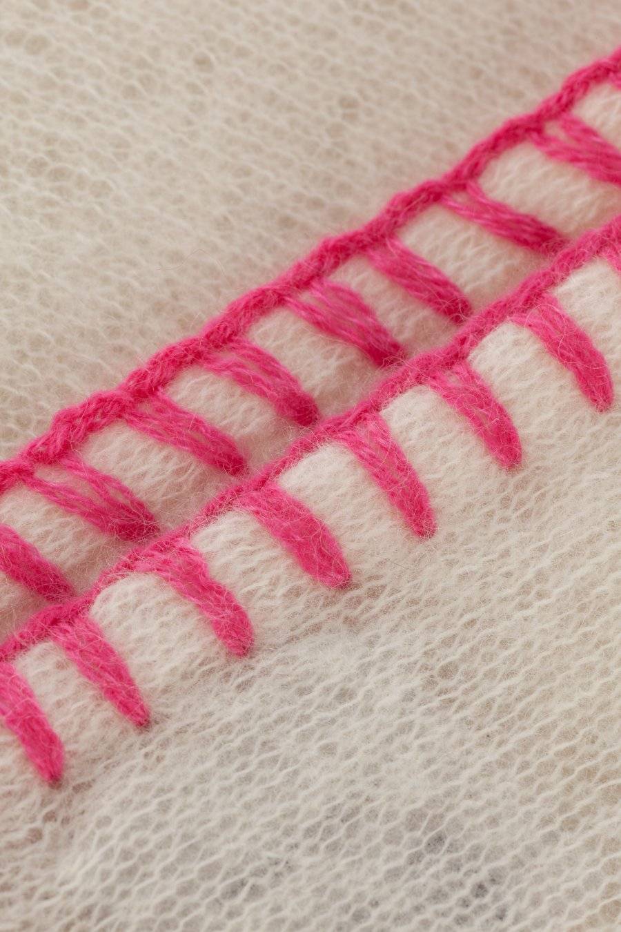 Mouleta Cashmere Schal | Colored Embroidery Border Exklusive Angebote
