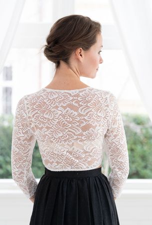 Pezzo D'oro Dirndlbluse aus elastischer Spitze creme 3/4 Arm, Dirndlspitzenbluse Im Verkauf