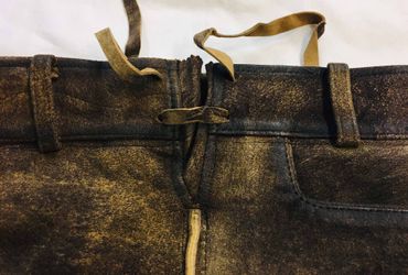 Pezzo D'oro Trachtenlederhose kurz, mit Gürtel Bayernwappen, antikfarben braun Wildbock Online