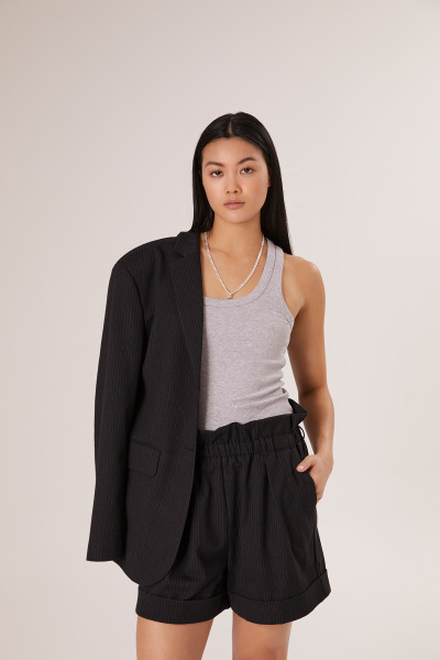 Sosue Shorts Pinstripe Black Neueste Stile